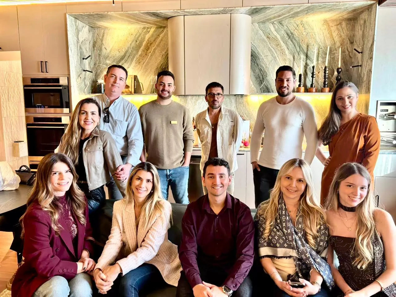 Revelo leva convidadas para visita guiada a CASACOR SC