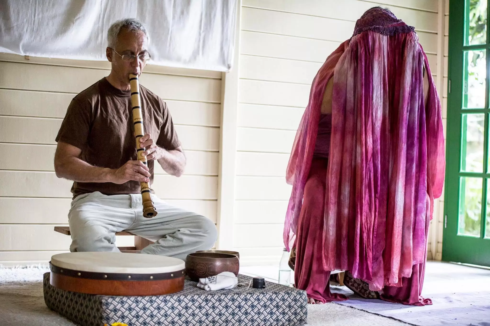 Fundação Cultural BADESC recebe apresentação gratuita de flauta zen