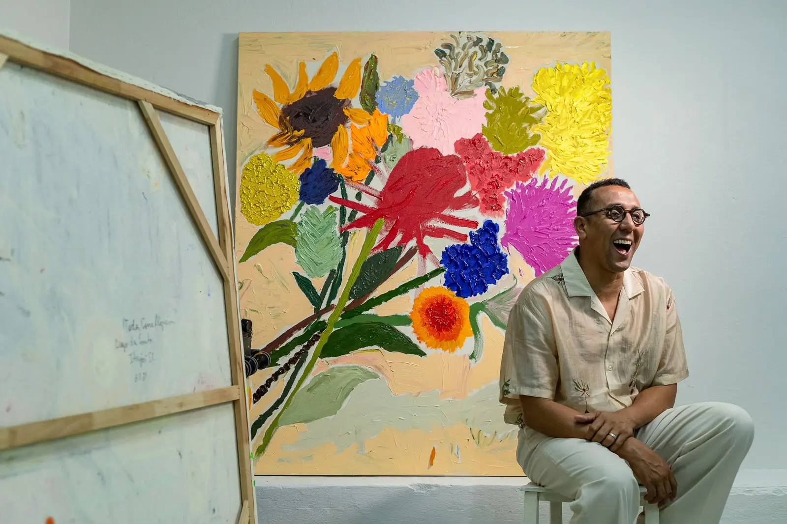 Artista plástico de Itajaí lança exposição ‘Aparecem Flores na Terra, parte 2: o Sertão’, em Blumenau