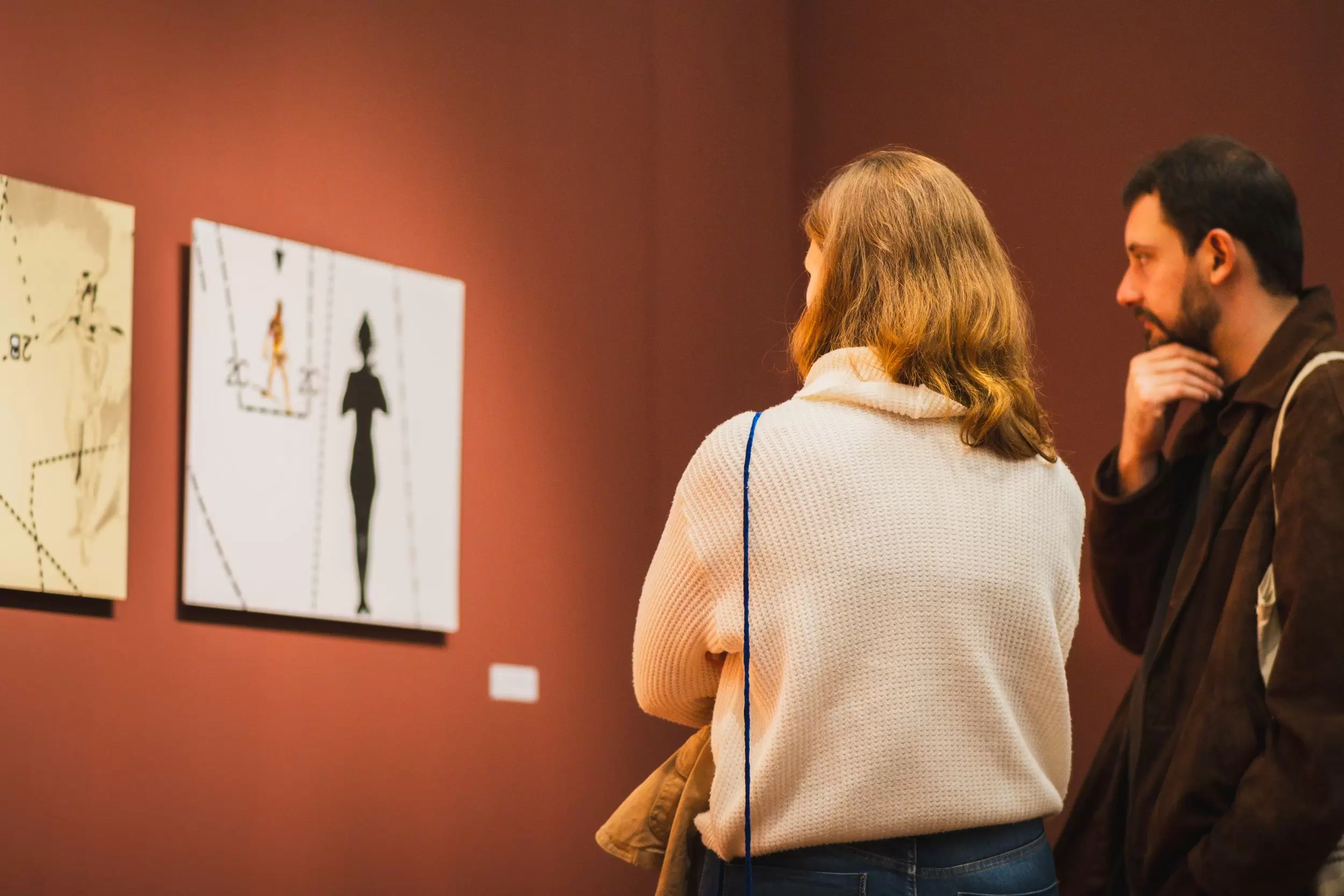 Silvana Leal e Franzoi realizam visita guiada à exposição Transitions, nesta terça-feira (15)