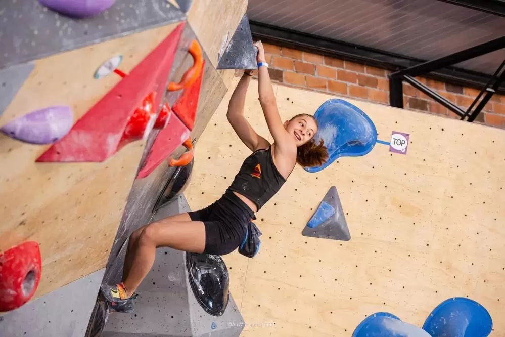 BIANCA MELO – A ATLETA DA SELEÇÃO BRASILEIRA JUVENIL DE ESCALADA PODE NÃO PARTICIPAR DE PROVAS POR FALTA DE PATROCÍNIO