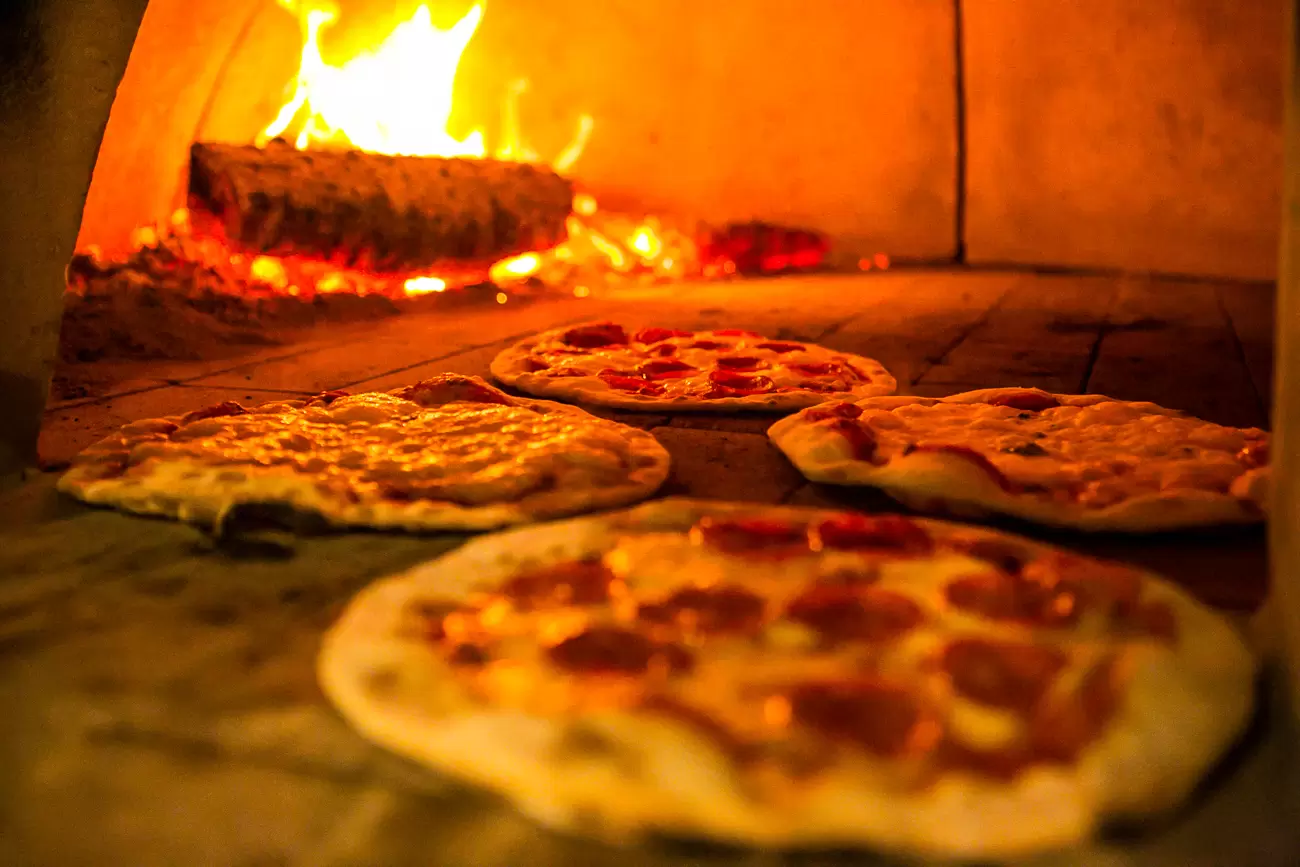 Trattoria Carbone em Florianópolis estreia forno à lenha no Dia da Pizza