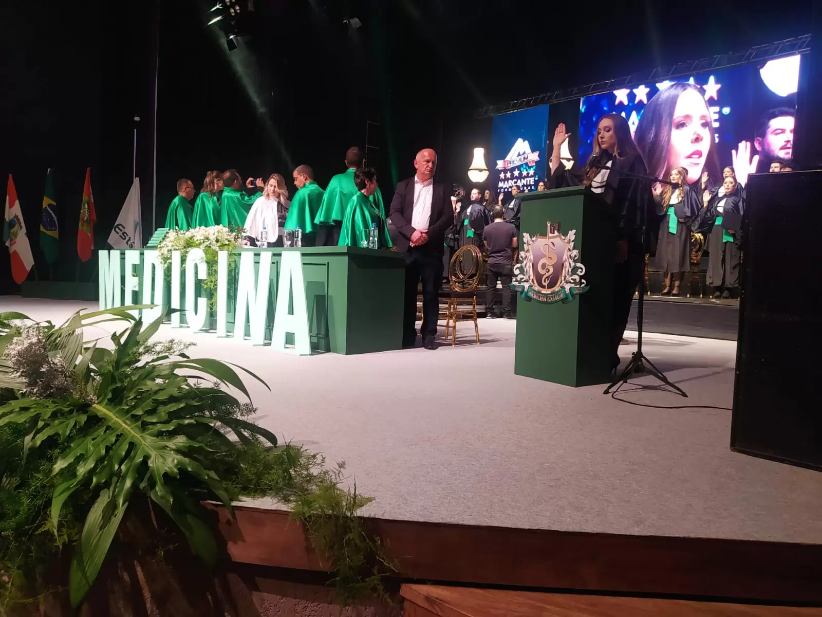 Primeira turma de médicos formados em Jaraguá do Sul recebe diplomas