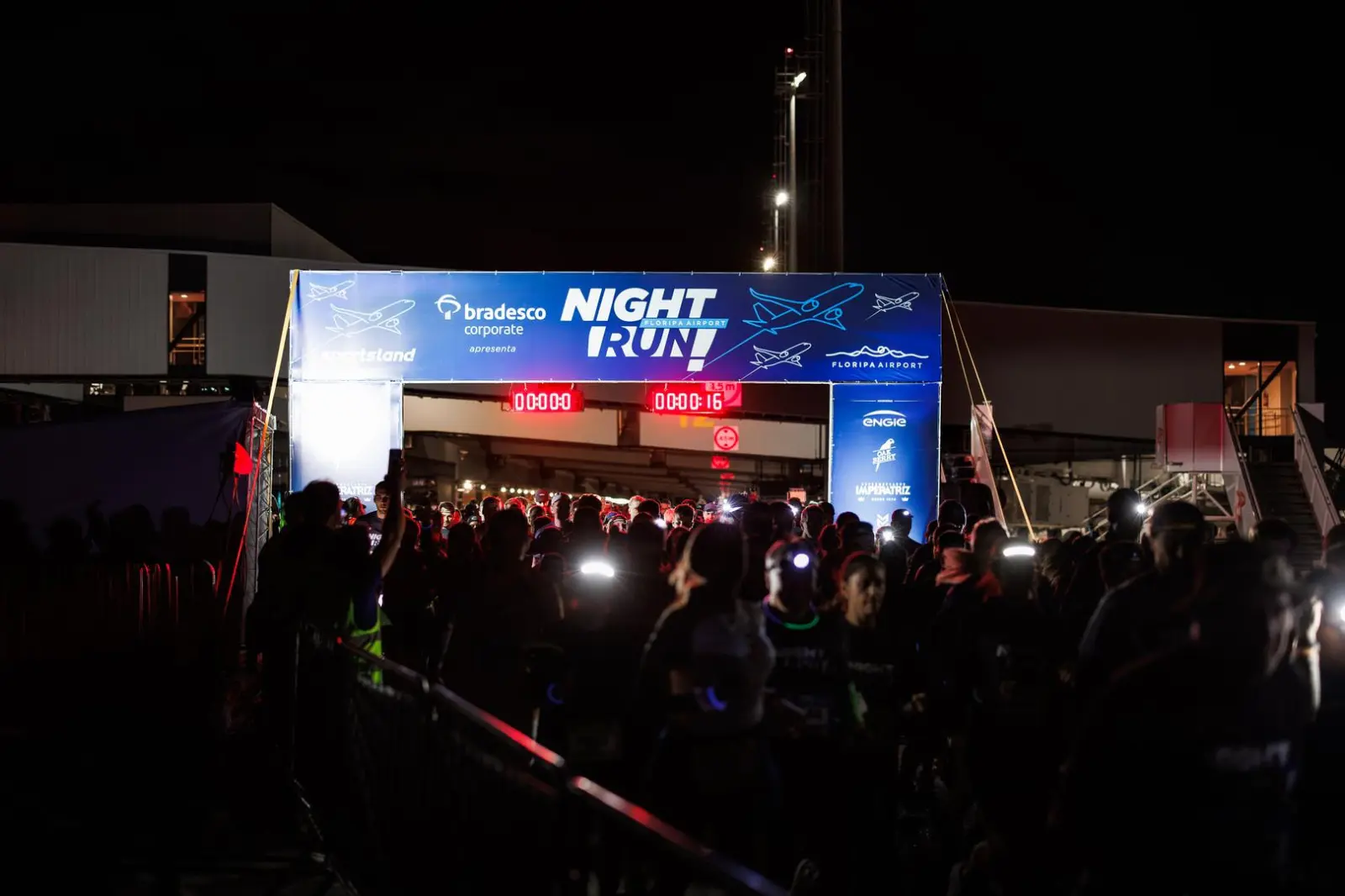 Do check-in ao desembarque: Night Run Floripa Airport aposta em experiência imersiva para corredores