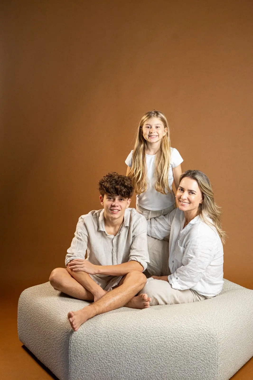 Saccaro Floripa lança campanha de Dia das Mães com ensaio fotográfico e peças que traduzem afeto, memória e legado