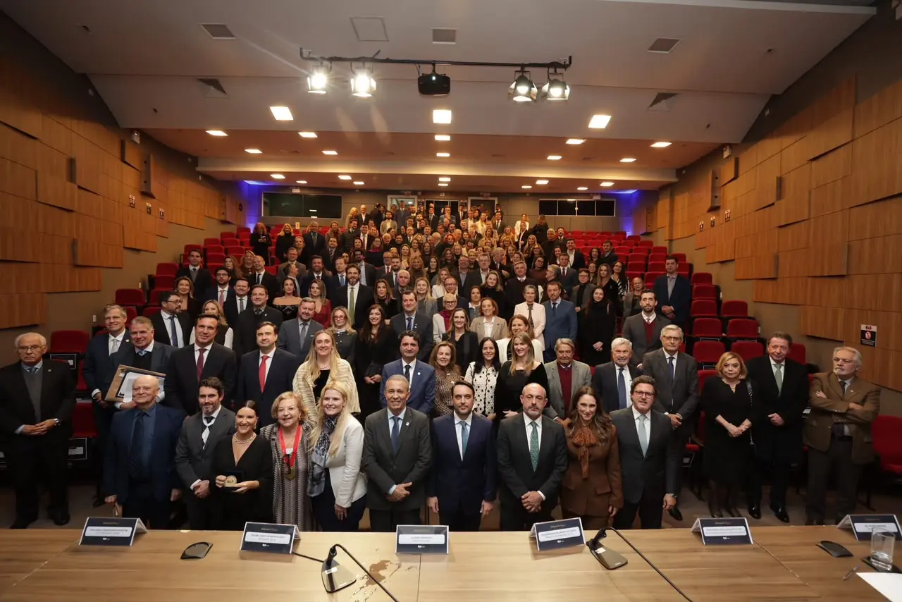 OAB/SC faz homenagem histórica para reconhecer a trajetória de lideranças do sistema