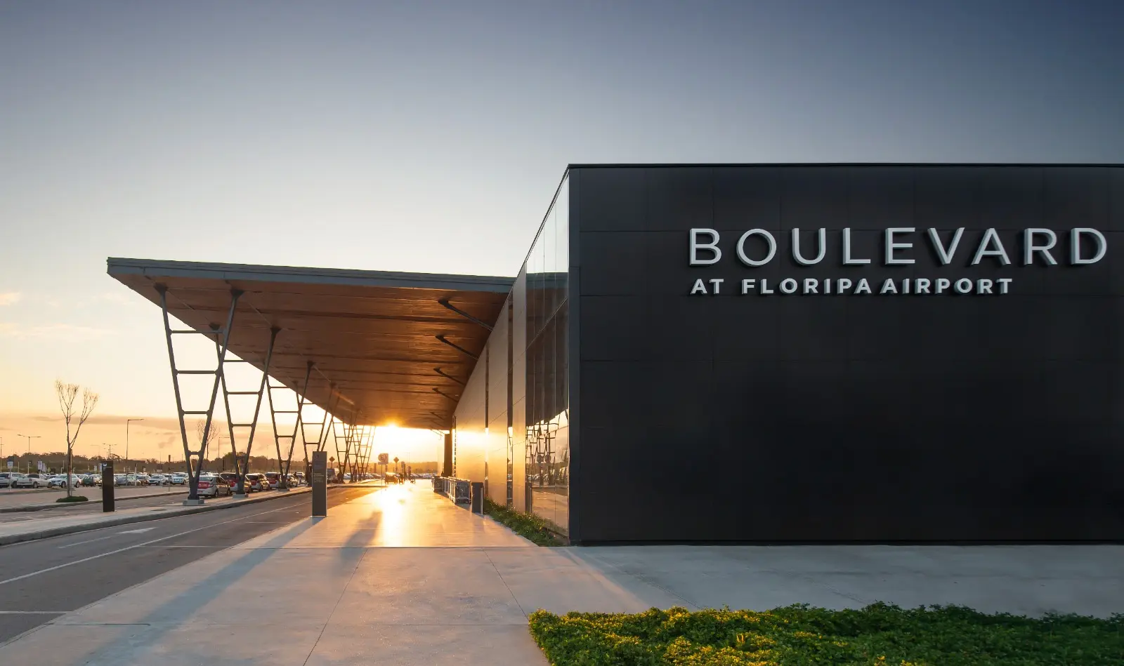 Floripa Airport inaugura a Temporada EQI Padel e abre as atividades de verão com show da banda Benziê