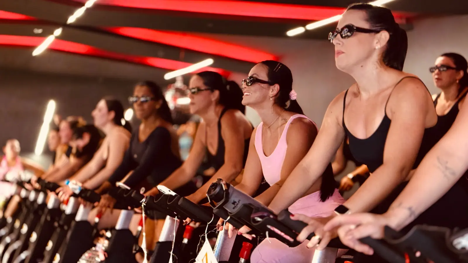 Aulão gratuito de spinning movimentas Porto Belo Outlet Premium neste domingo