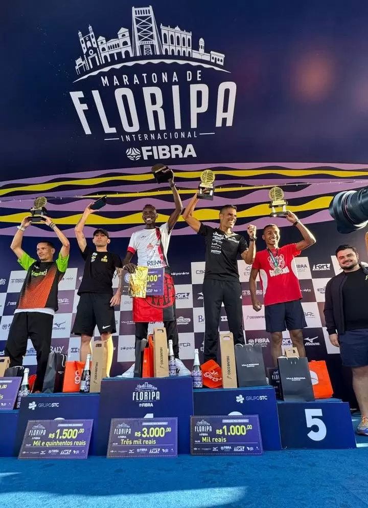Sabor e superação: Coco Bambu Florianópolis foi o patrocinador oficial da Maratona Internacional de Floripa 2025