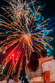 Pousada Estaleiro Guest House anuncia Réveillon 2025 com ceia sofisticada, open bar premium e pacotes especiais de hospedagem