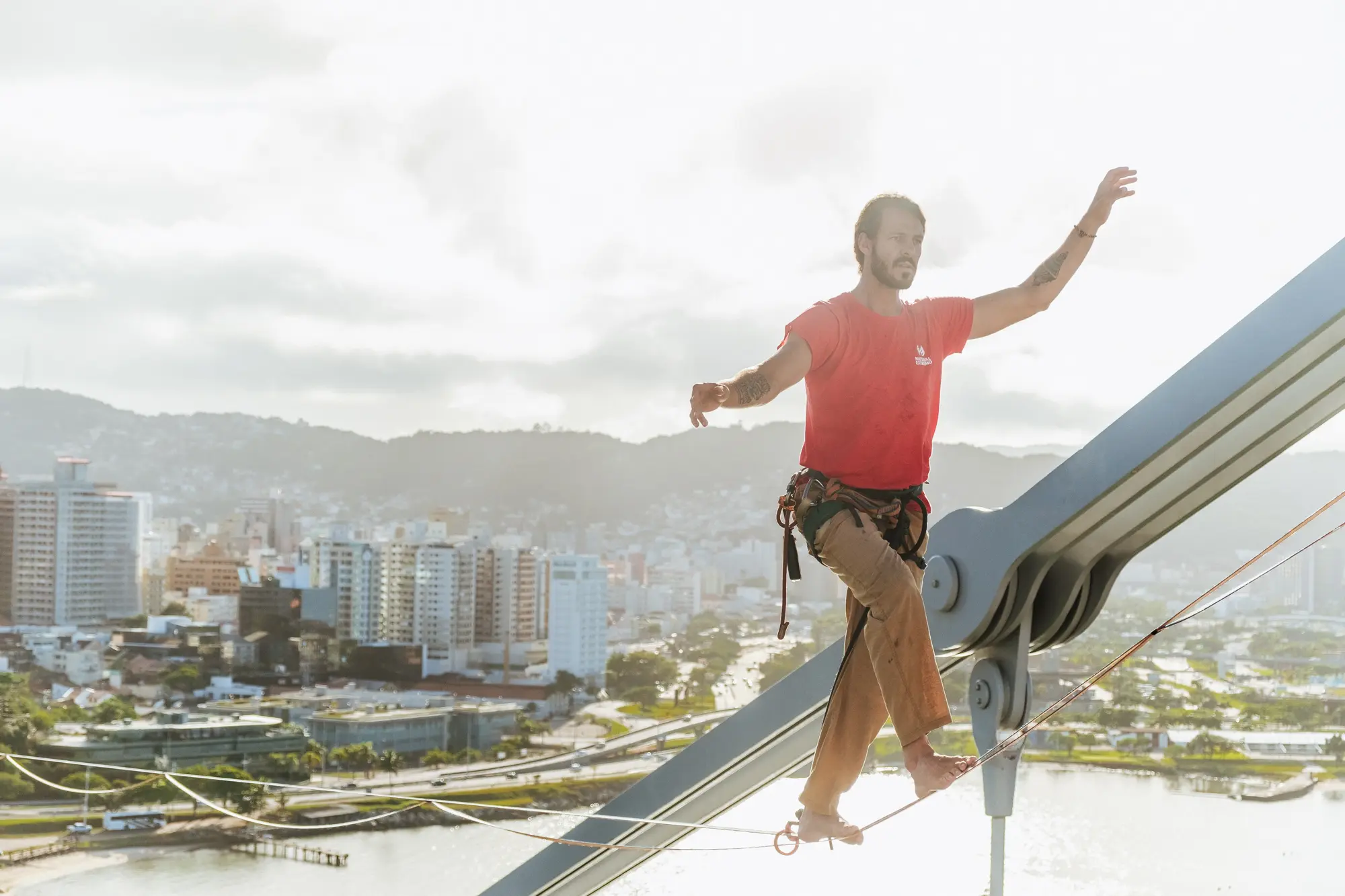 Centenário da Ponte Hercílio Luz, 43anos da RDO e um feito histórico nas alturas unem memória, cidade e futuro em Florianópolis