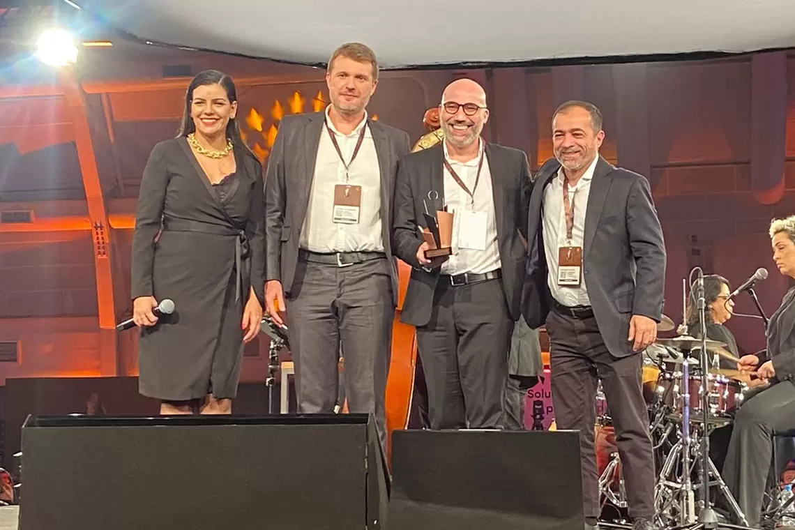 Noite de dupla premiação para Almeida Junior no Prêmio Abrasce 2025