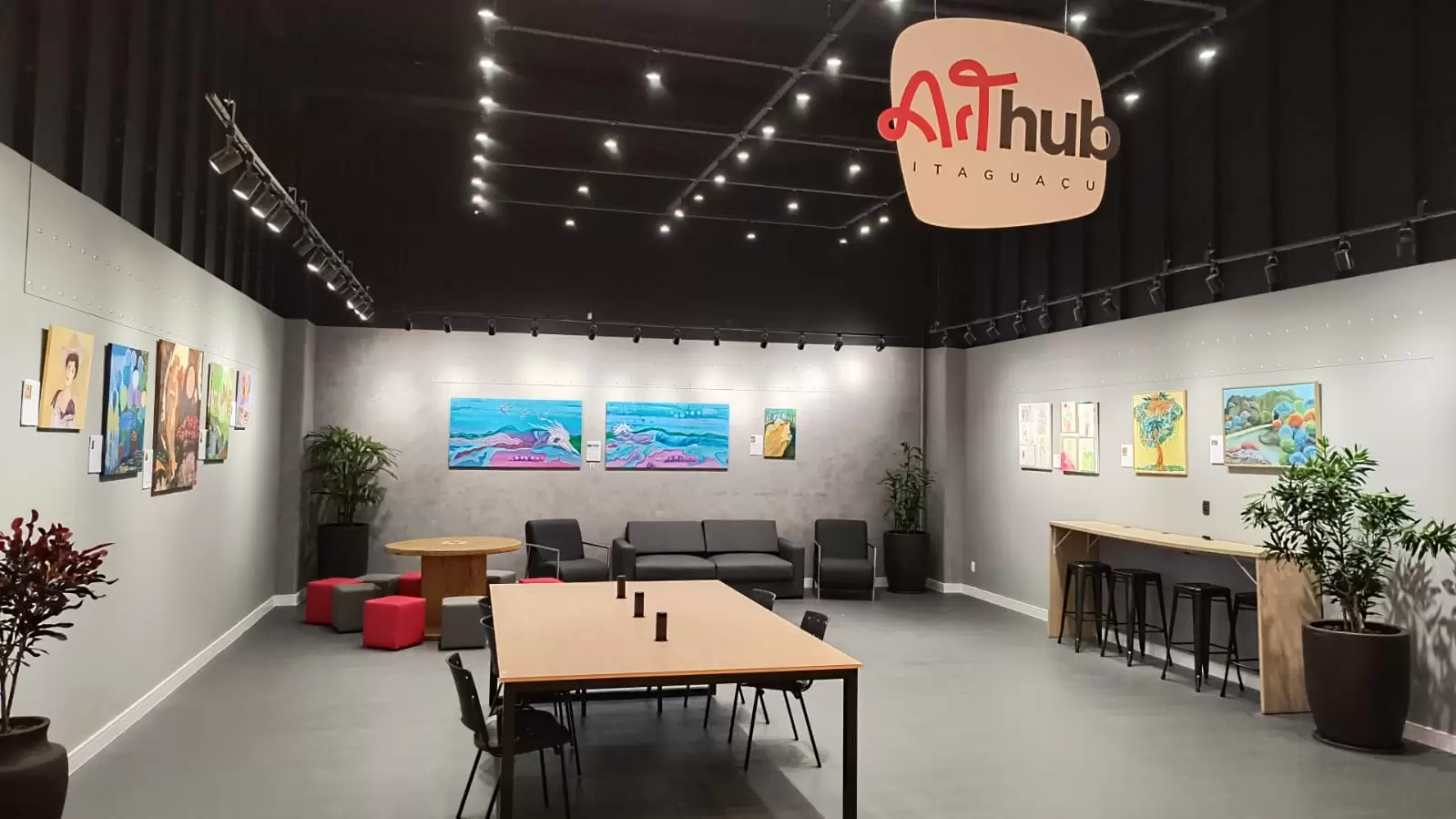 Shopping Itaguaçu inaugura ArtHub: espaço colaborativo que une coworking e galeria de arte