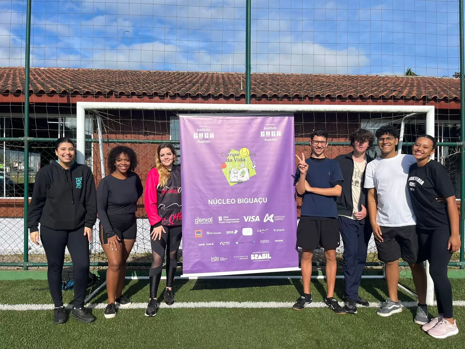 Instituto Guga Kuerten recebe ex-educandos do Programa Campeões da Vida