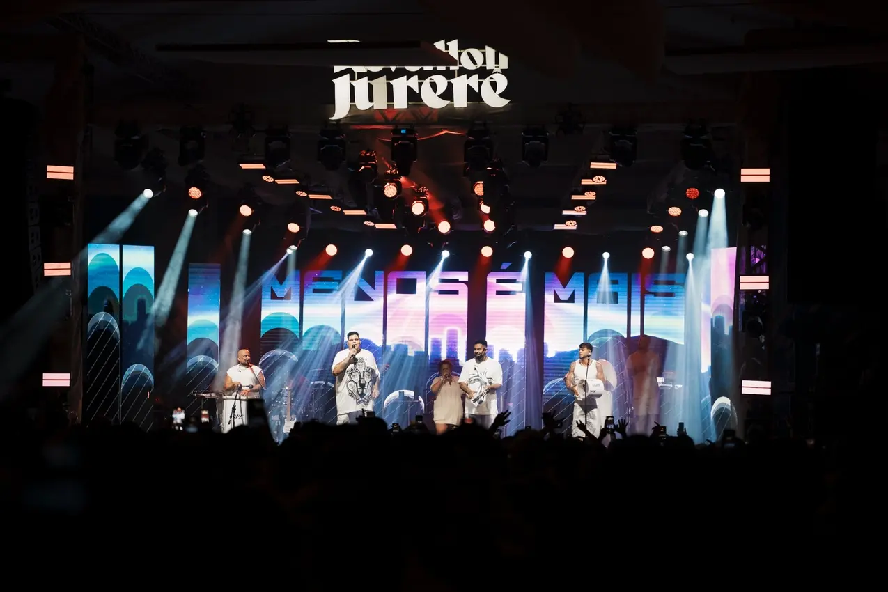 Entre o mar, os fogos e o samba, Réveillon Jurerê vira o ano em celebração à beira-mar