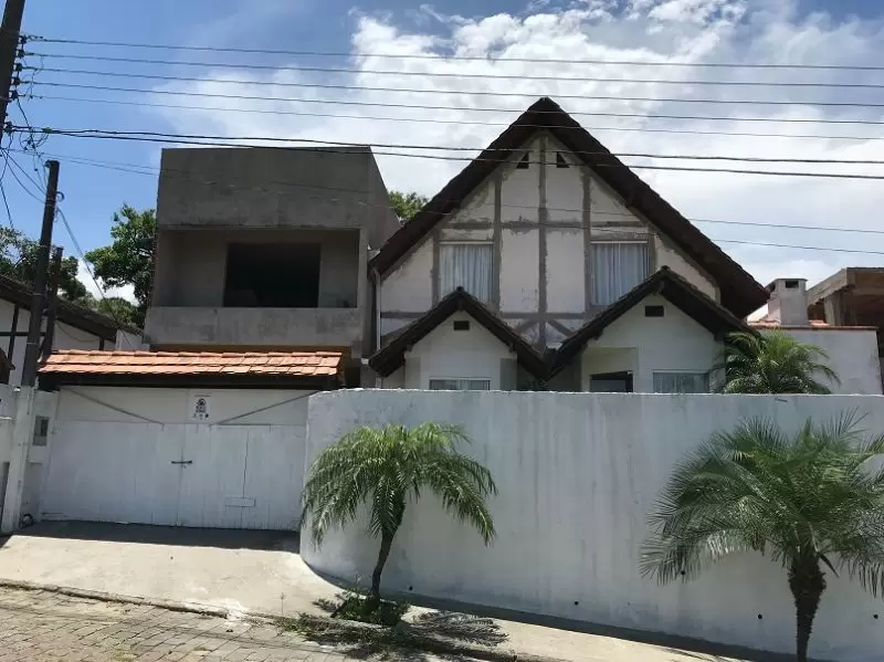 Casa alemã em Blumenau vai a leilão hoje (13) e pode ter desconto de 50%