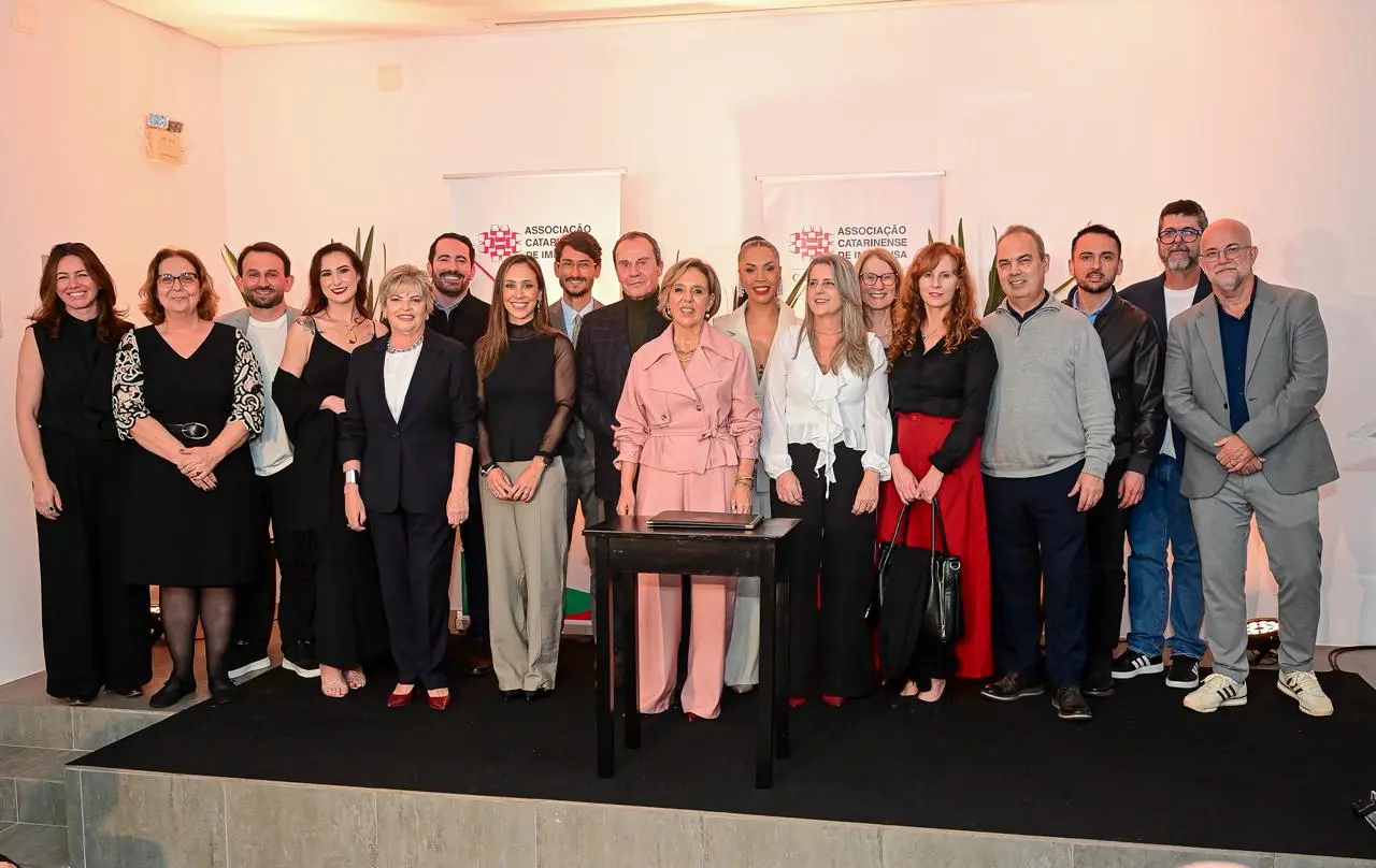 Lúcia Helena Vieira assume presidência da Associação Catarinense de Imprensa