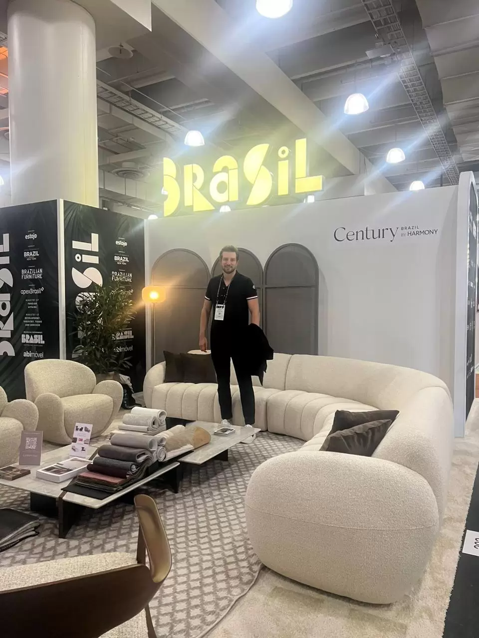 Designer catarinense visita feira de móveis em Nova Iorque