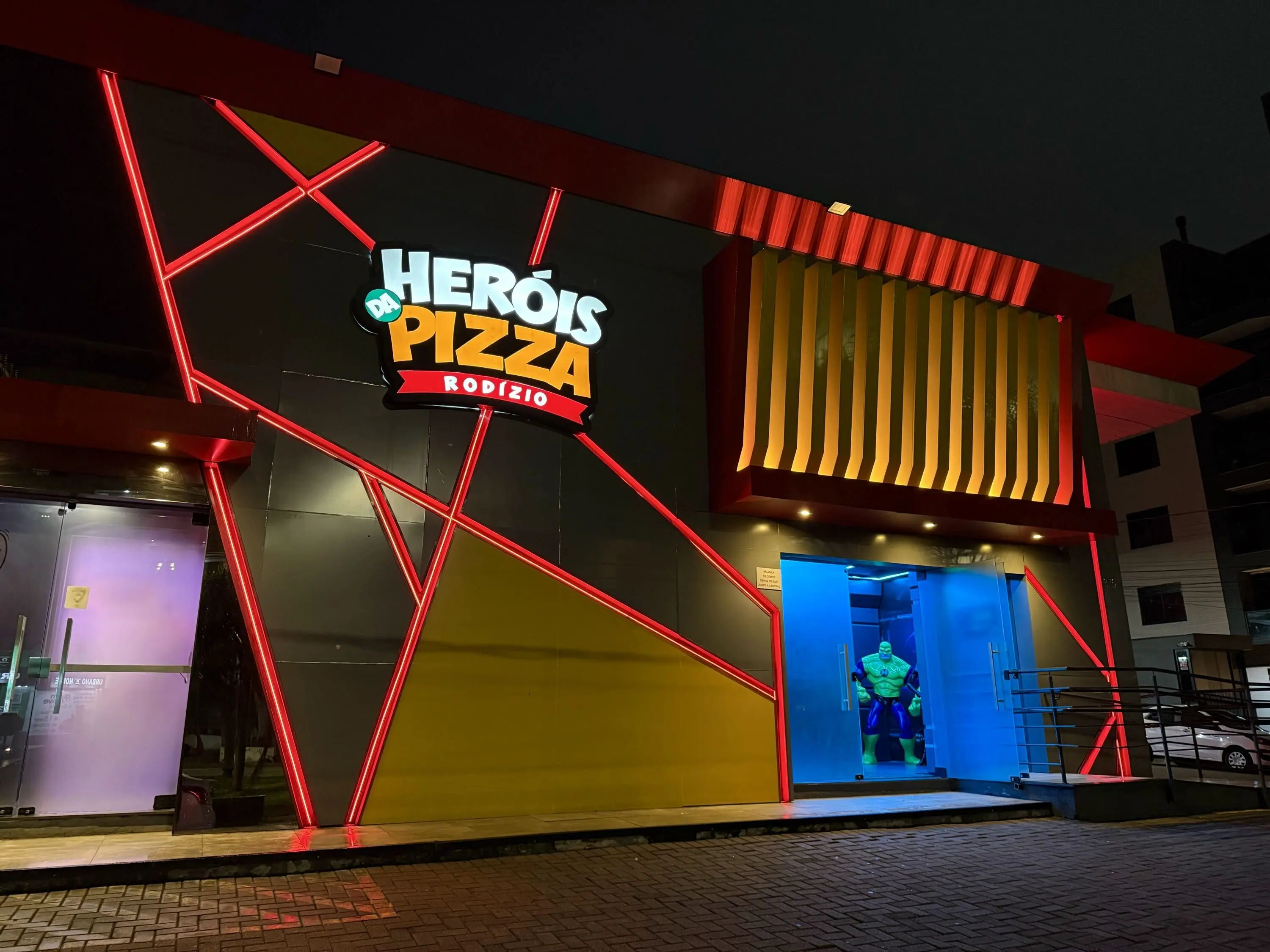 Heróis da Pizza de BC e Floripa comemoram o Dia das Crianças presenteando os pequenos com passaportes para a Roda Gigante de BC