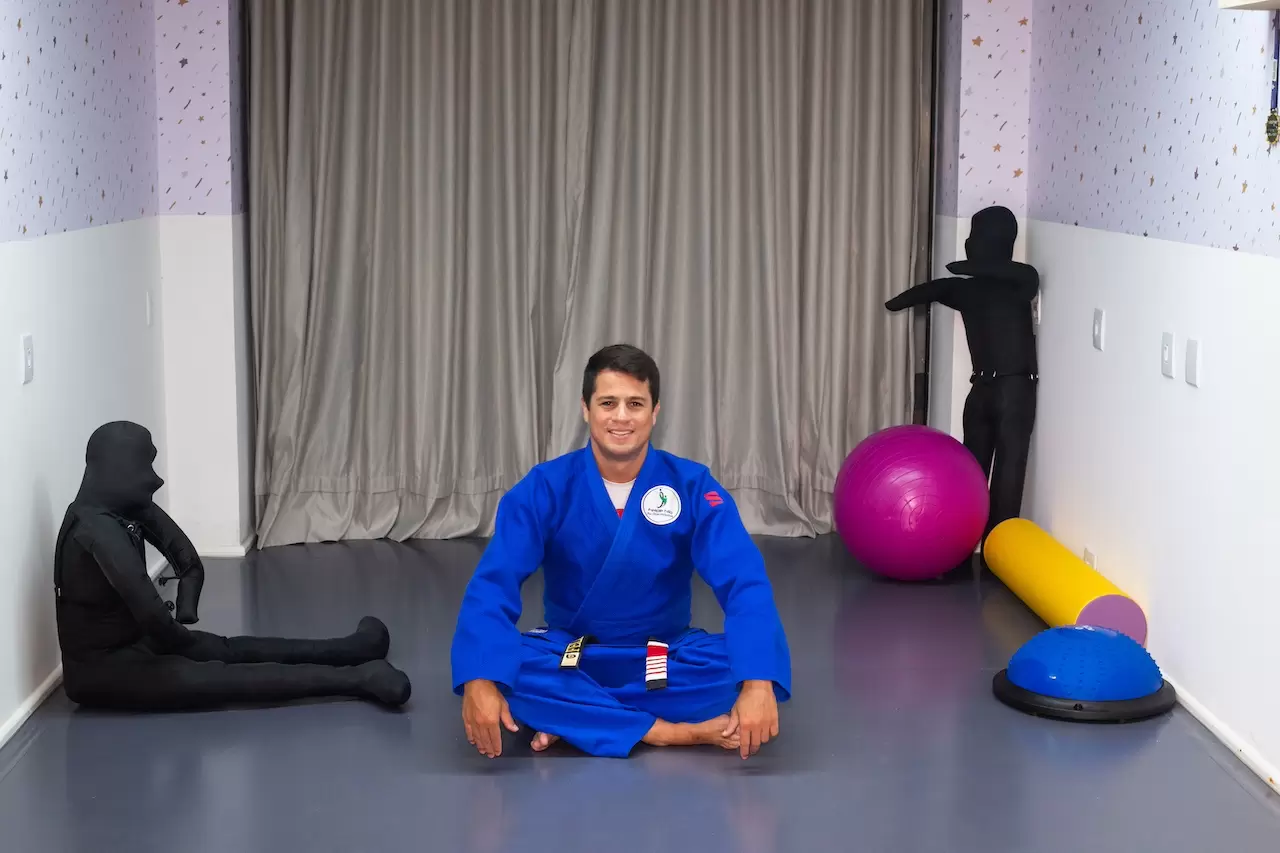 Pioneiro em artes marciais inclusivas, Felipe Nilo participa da inauguração da Mov Kids, especializada em tratamento para neurodivergentes, em BC
