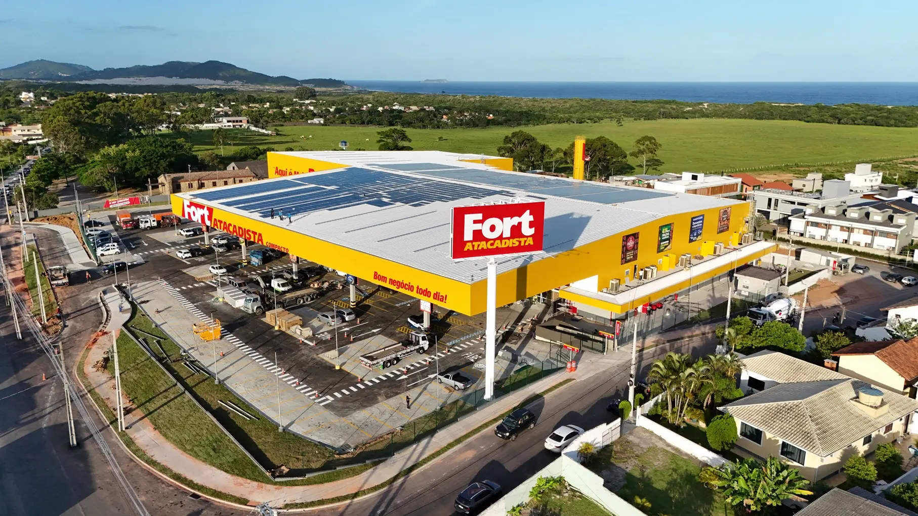 Fort celebra aniversário da loja Rio Tavares com show de Moriel Costa (Dazaranha) e programação gratuita neste sábado (28)