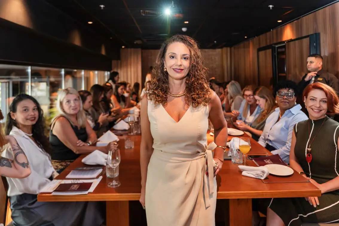 Empresária catarinense do mercado financeiro faz palestra em Dubai e participa de missão empresarial em Portugal