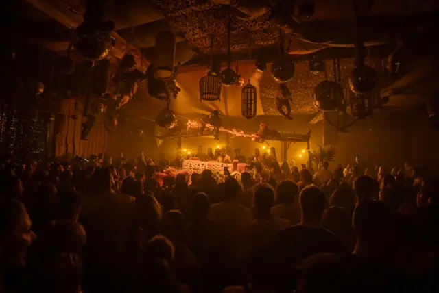 Safari Beach Jurerê integra bem-estar e música eletrônica em programação neste sábado