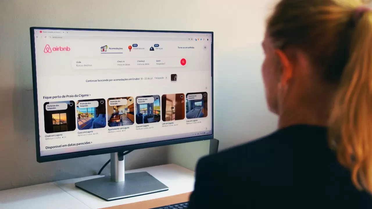Locatários de plataformas como Airbnb e Booking precisam ficar atentos às regras da declaração Imposto de Renda