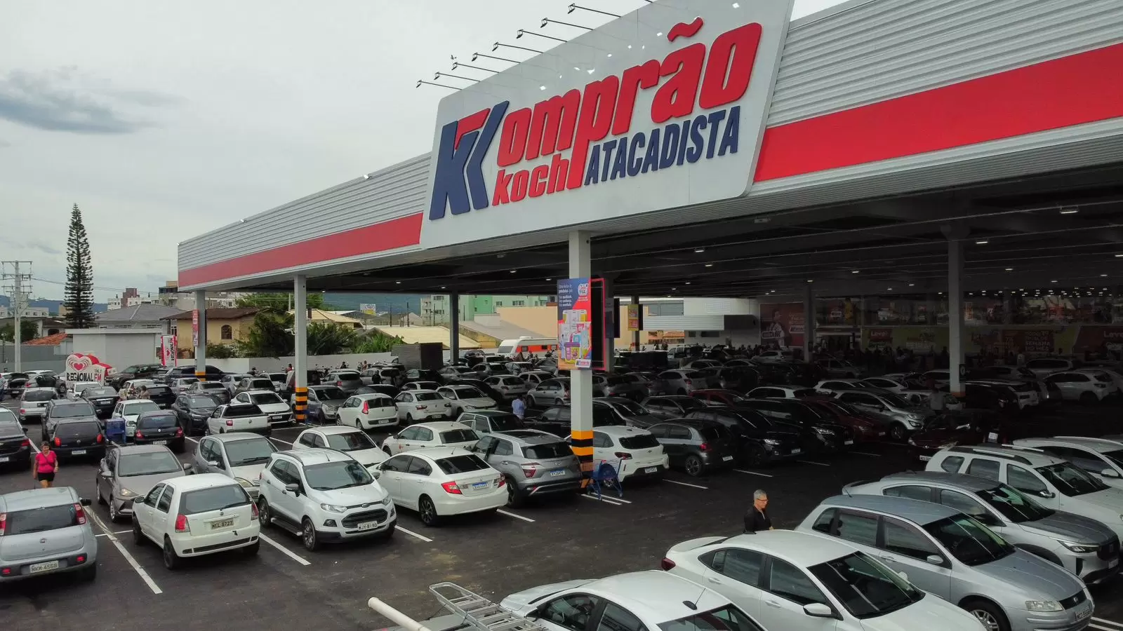 Grupo Koch realiza mutirão de contratação em Brusque, Pomerode e Jaraguá do Sul