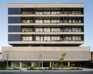 Edifício em Balneário Camboriú recebe indicação ao Prêmio Obra do Ano 2026 do ArchDaily