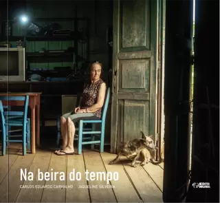 Carlos Eduardo Carvalho e Jaqueline Silveira lançam o livro “Na Beira do Tempo”, em cinco cidades do oeste de Santa Catarina, em dezembro