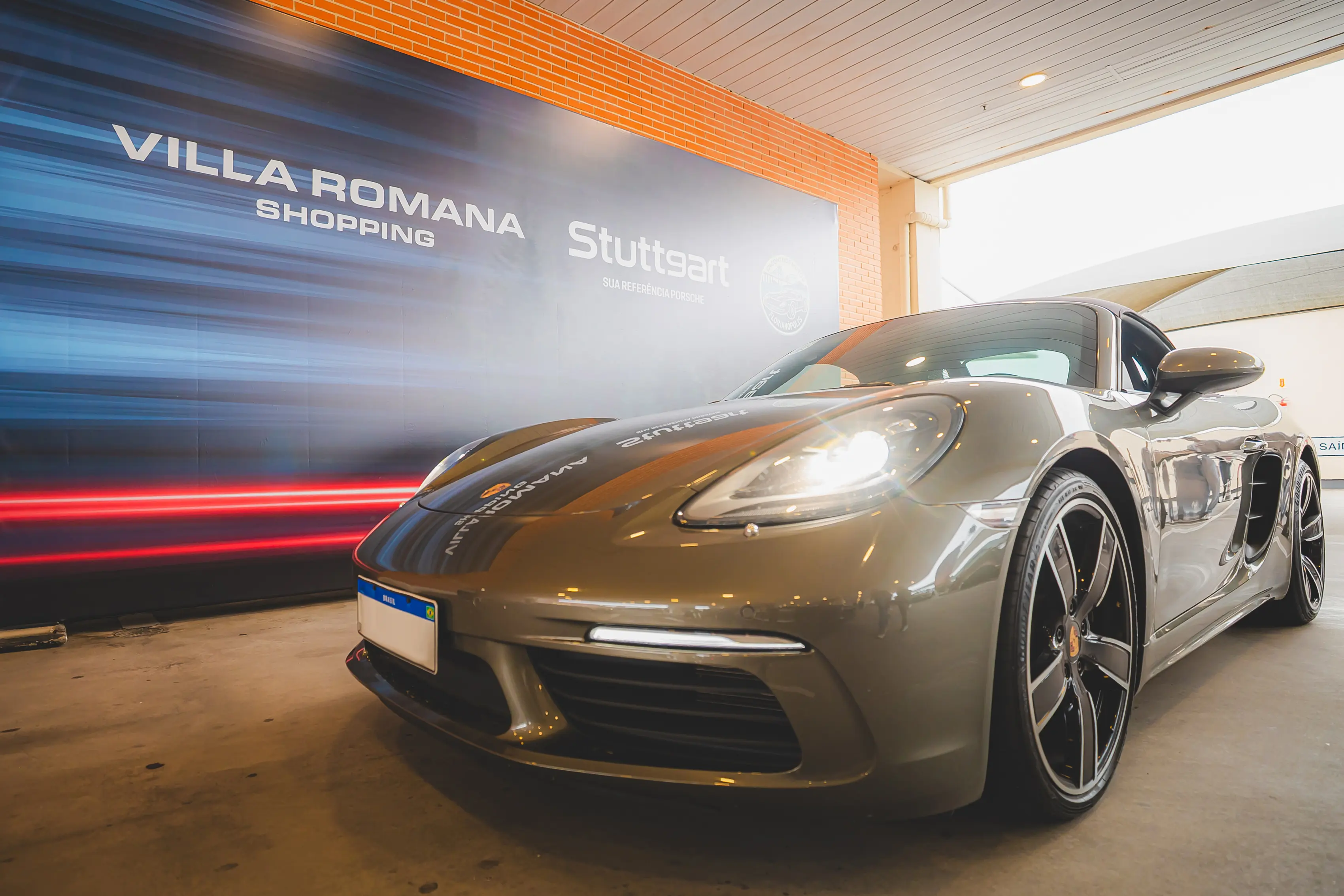 Encontro de Porsches reúne apaixonados por carros esportivos em Florianópolis
