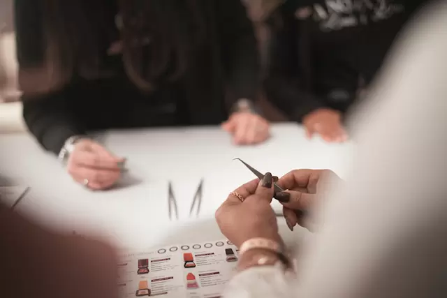 Mercado do olhar: cuidados com cílios e sobrancelhas impulsionam cadeia da beleza no Brasil