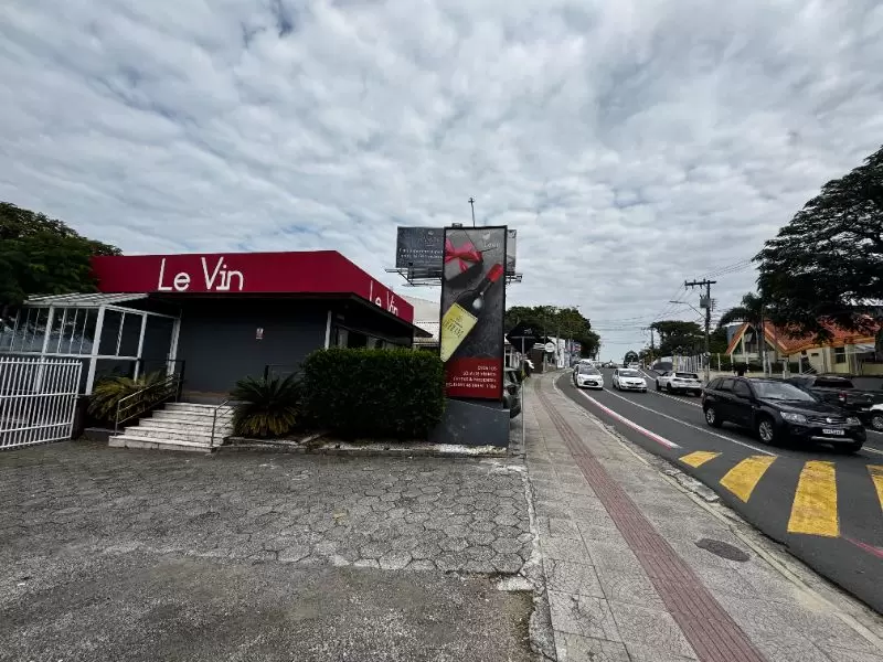 Imóvel comercial em Florianópolis vai a leilão em frente à Ilha da Saudade, também disponível para arremate