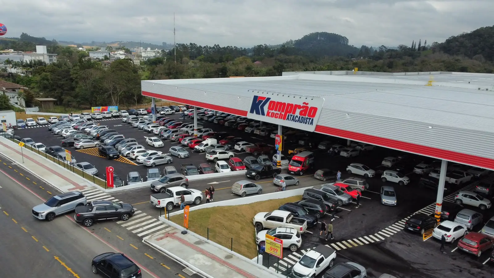 Komprão completa 10 anos e sorteia uma década de compras grátis 