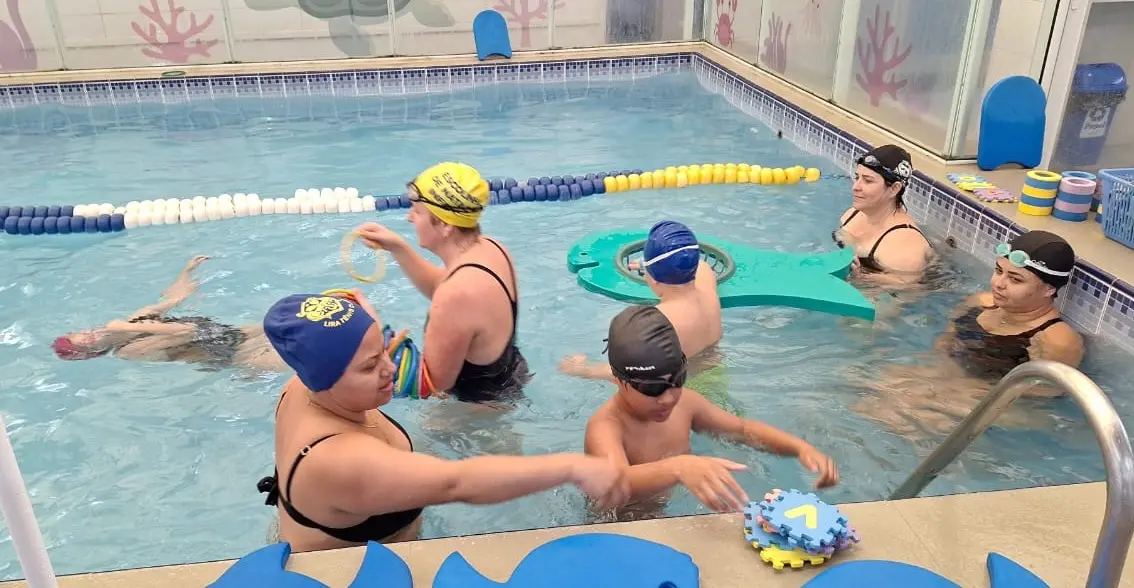 Lira Tênis Clube promove atividades de inclusão para crianças autistas no 