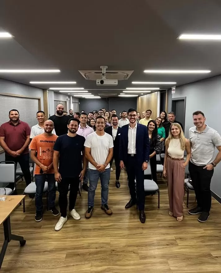 Jovens Empresários da Associação Empresarial Debatem Reforma Tributária no Feirão do Imposto em Itajaí