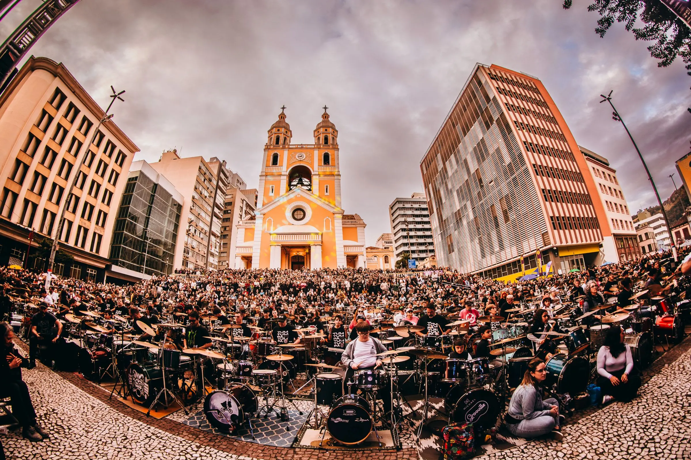 Orquestra de Baterias de Florianópolis celebra 13 anos com repertório de QUEEN a CPM 22 