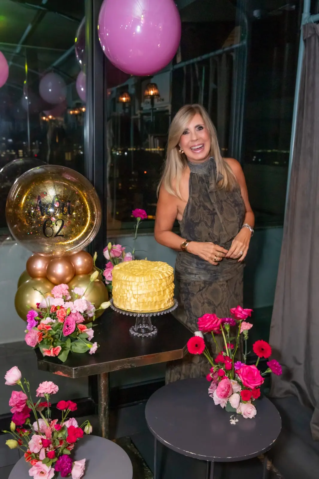 Celebração: Adri Piazza brinda a vida em noite memorável no Cité Rooftop