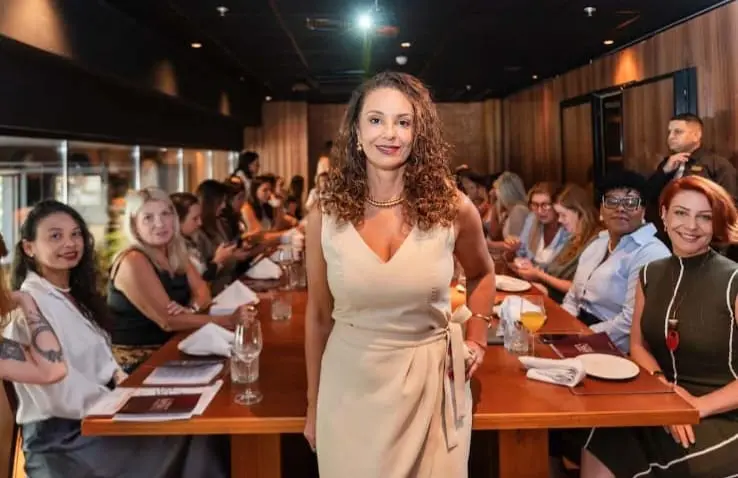 Café das Leoas reúne networking e educação financeira para mulheres
