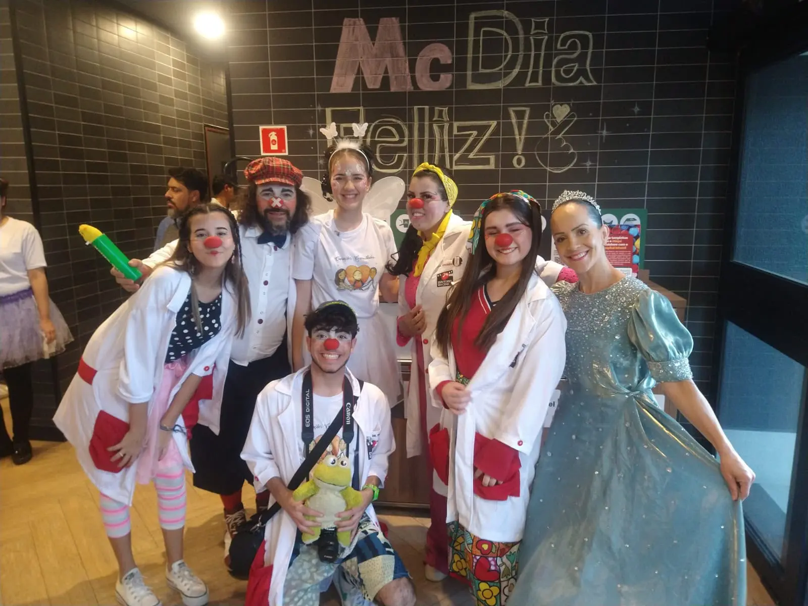 SOLIDARIEDADE: Ex-funcionários do Méqui voltam como voluntários para o McDia Feliz em Santa Catarina