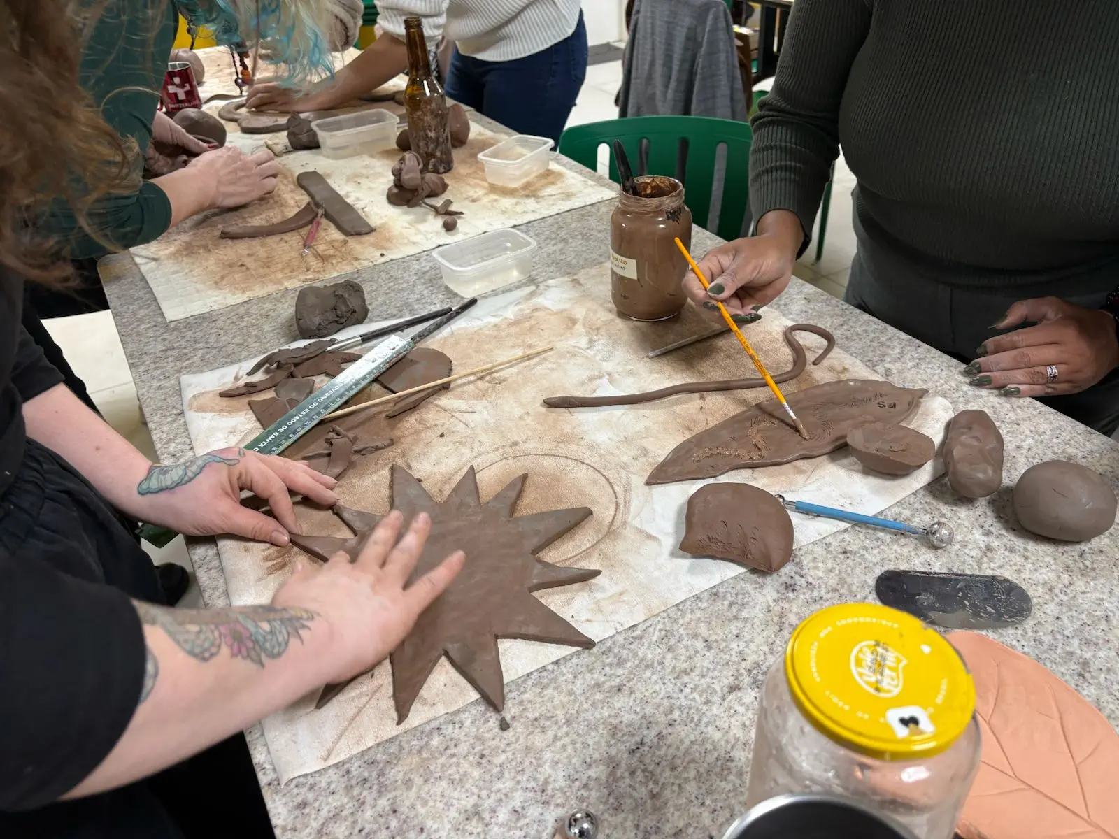 Coletivo Orgânico em Balneário Camboriú: quando o que sobra vira criação, e mulheres aprendem a criar juntas 