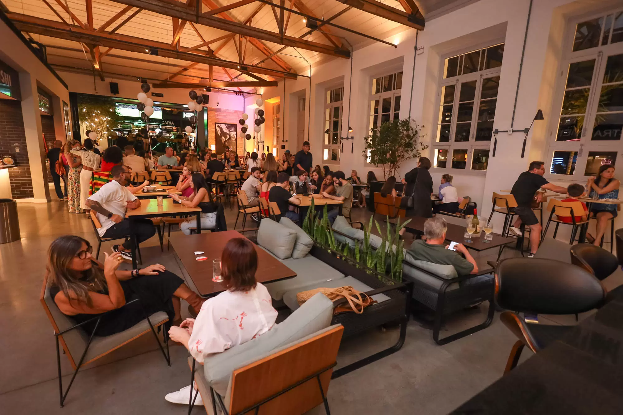 Top Market celebra o fim de semana com samba e rock no coração de Florianópolis