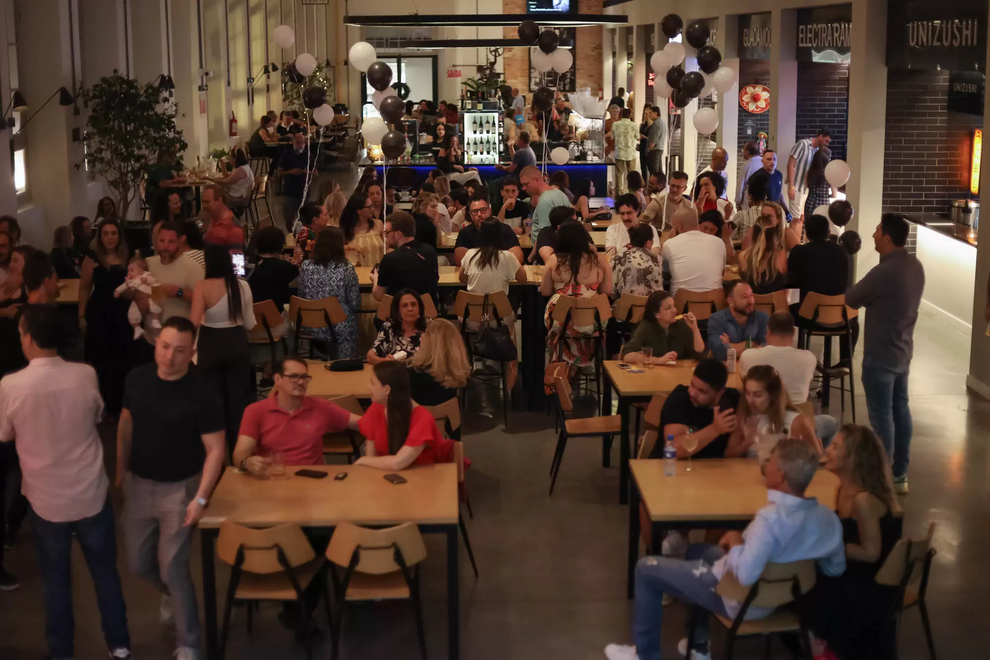 Top Market tem programação musical gratuita de quinta a sábado no Centro de Floripa