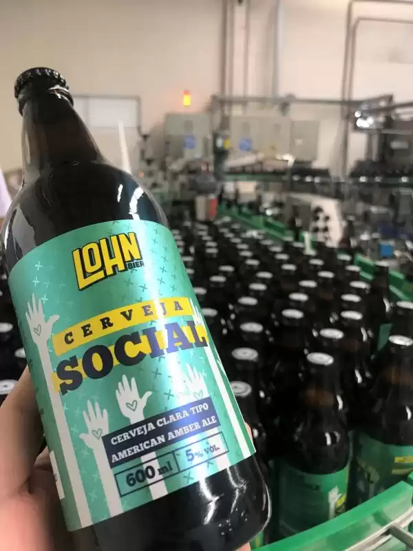 Ação solidária promovida pela Lohn Bier e Bistek Supermercados repassa cheque para Bairro da Juventude