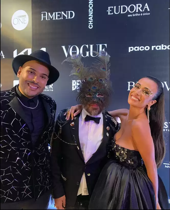 Alex Ferrer agitou no baile da Vogue