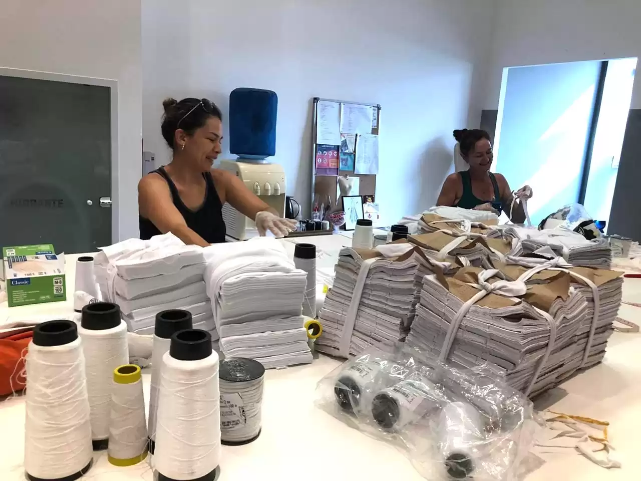 Balneário Camboriú: ação de voluntárias produz máscaras para doações