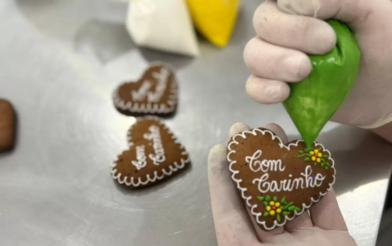 XXIV Feira do Mel de SC tem curso gratuito para quem quer aprender a fazer vinho de mel em casa e confeitar biscoitos