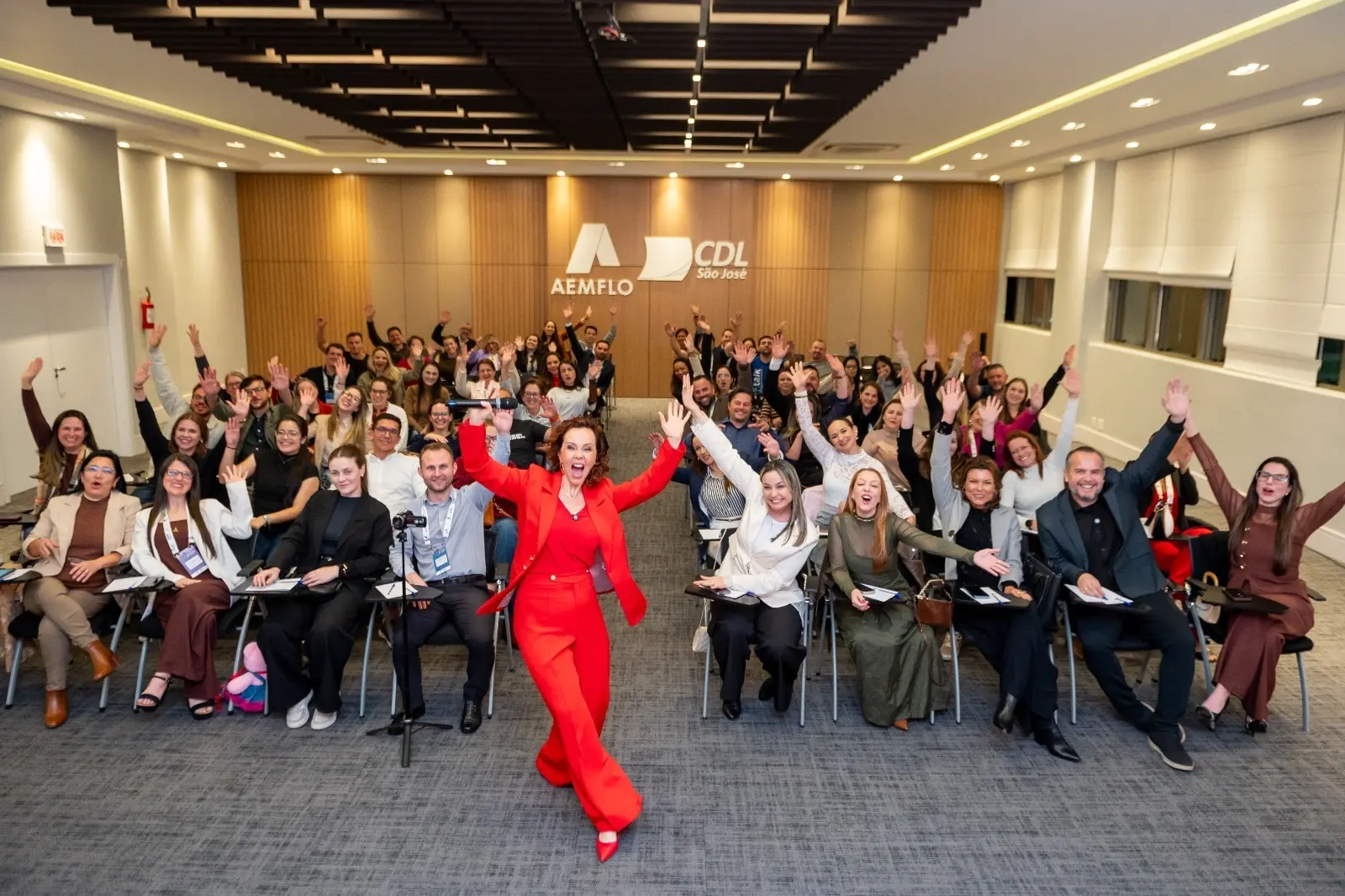 Laine Valgas levou inteligência emocional para o universo do empreendedorismo em encontro do Núcleo Jovem