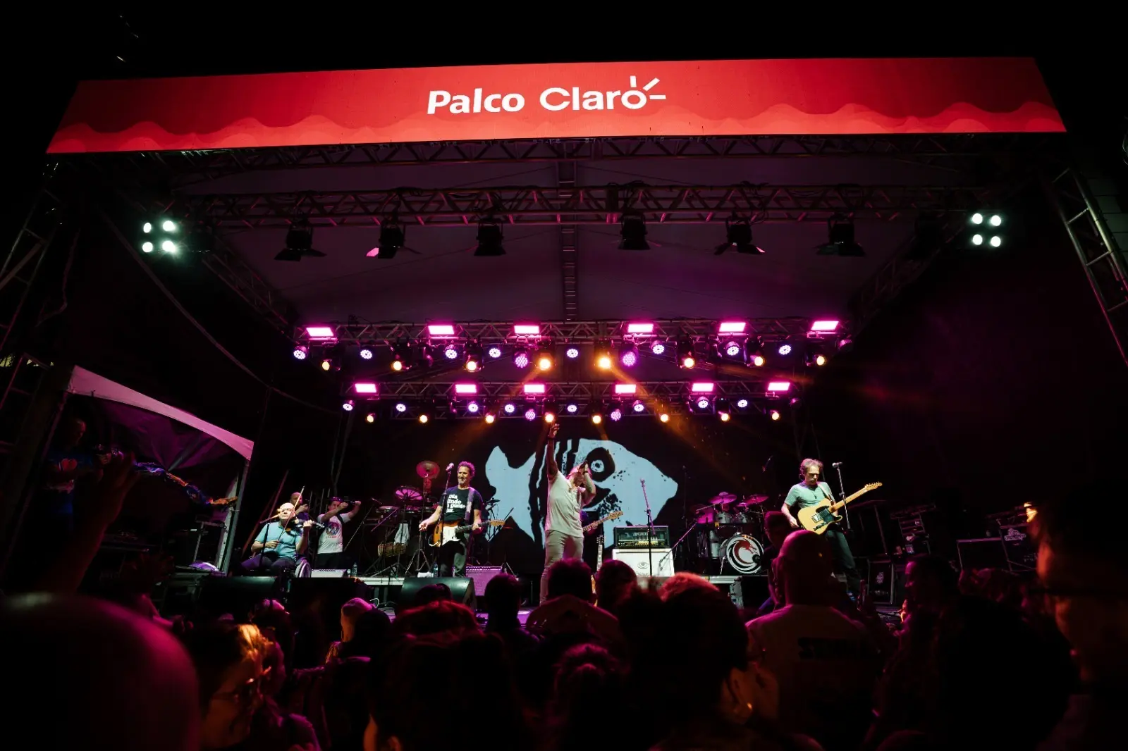 Claro promove ativações para o público do Mundial Rock 2026